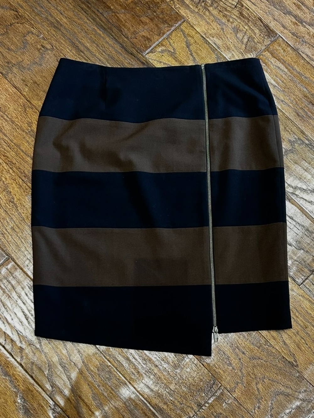 Nine West Striped Asymmetrical
Zipper Skirt - Olive/Black. Size 12